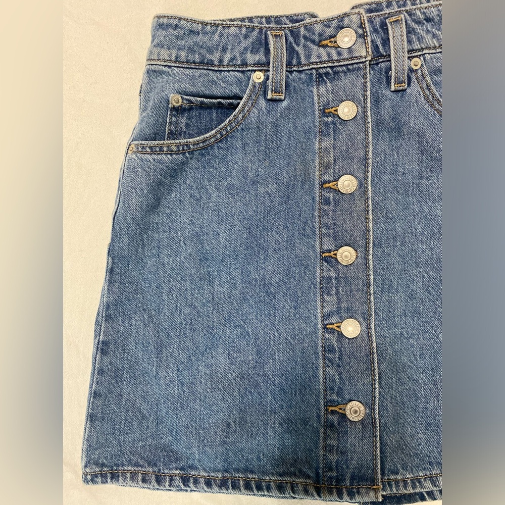 Levi’s Denim Skirt - Picture 4 of 10